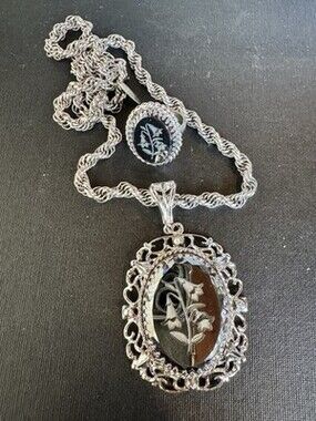 Vintage Whiting & Davis silver-tone with black glass intaglio lilies See
